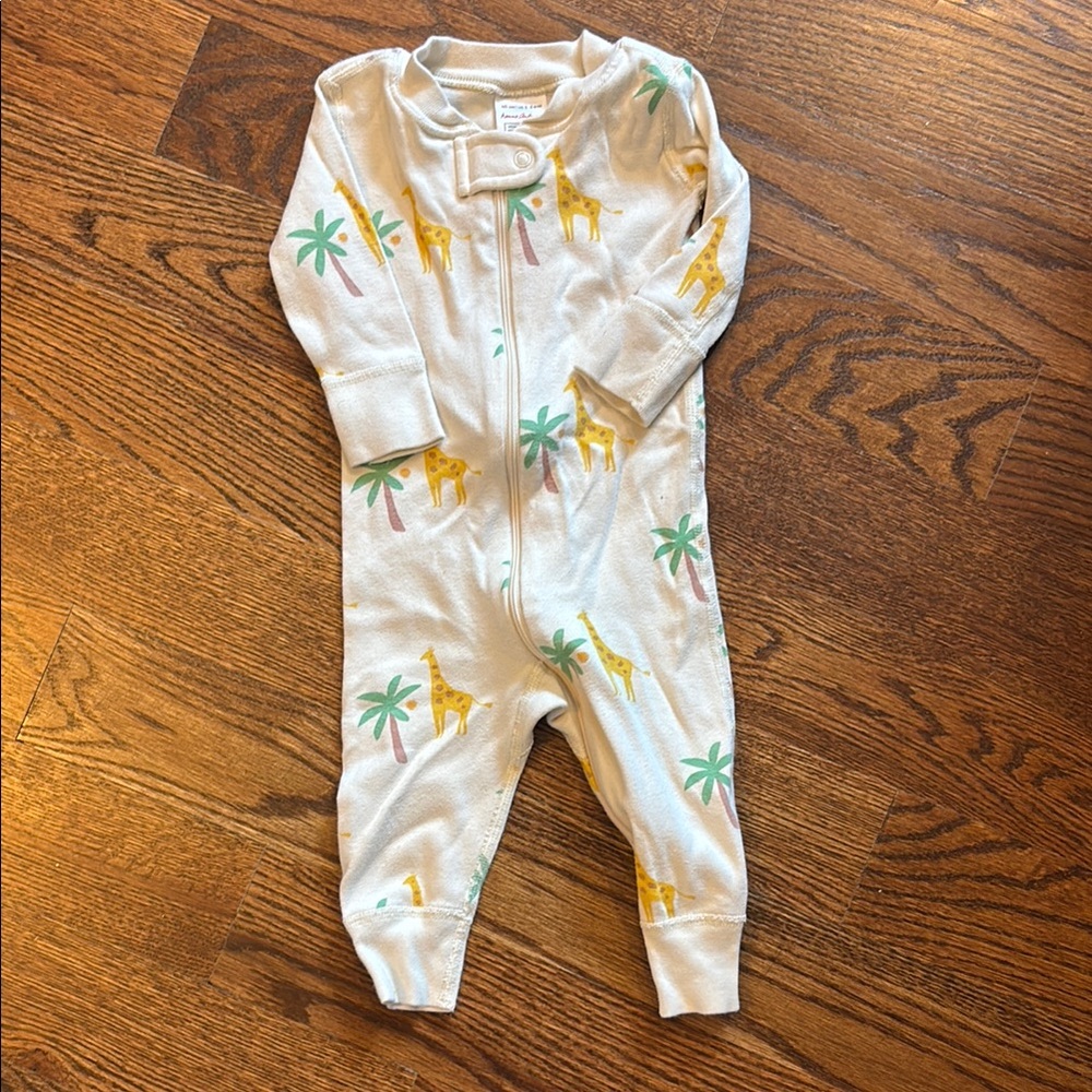 Hanna Andersson Charming Kids Footie with Giraffe and Palm Tree Design